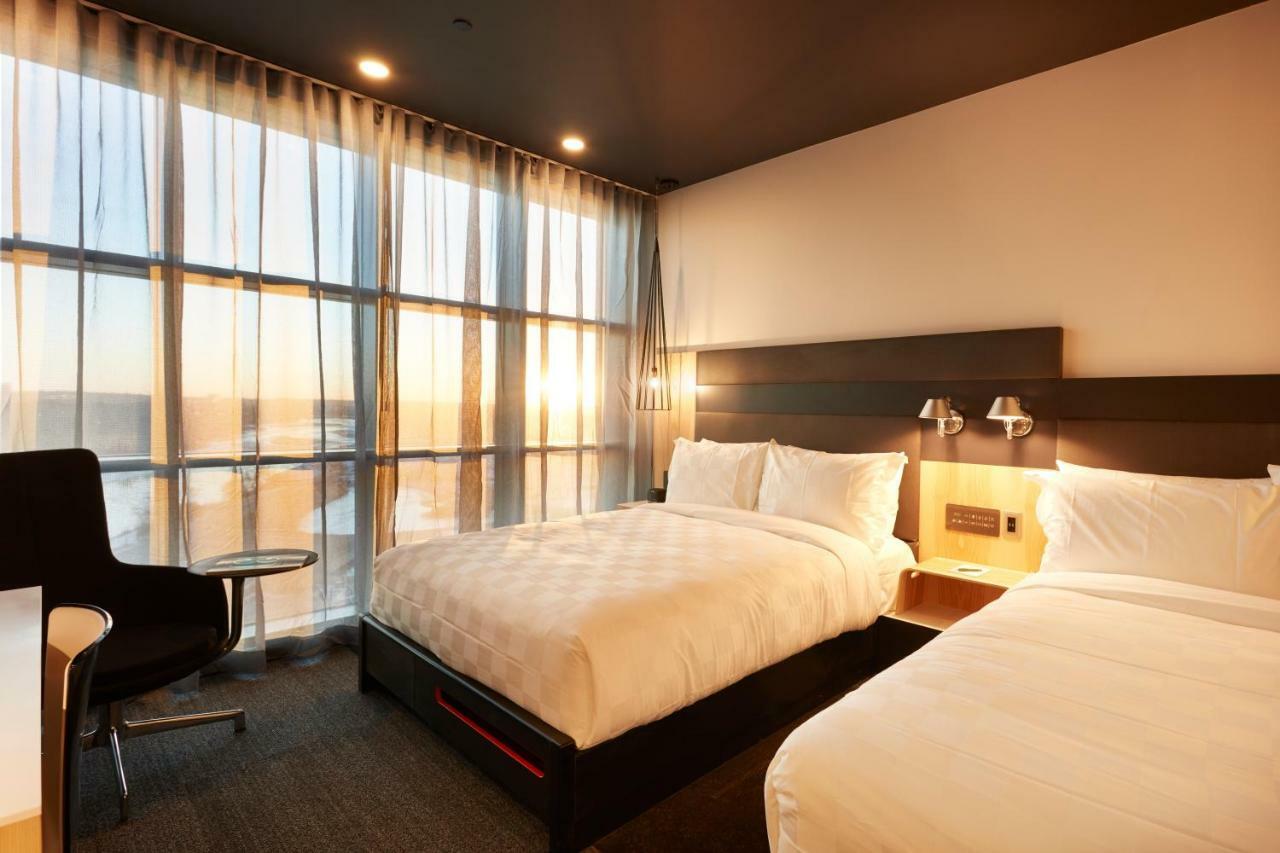 Alt Hotel Calgary East Village ภายนอก รูปภาพ
