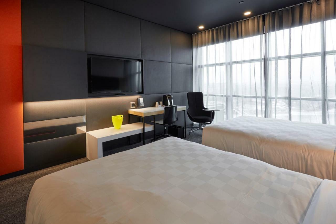 Alt Hotel Calgary East Village ภายนอก รูปภาพ