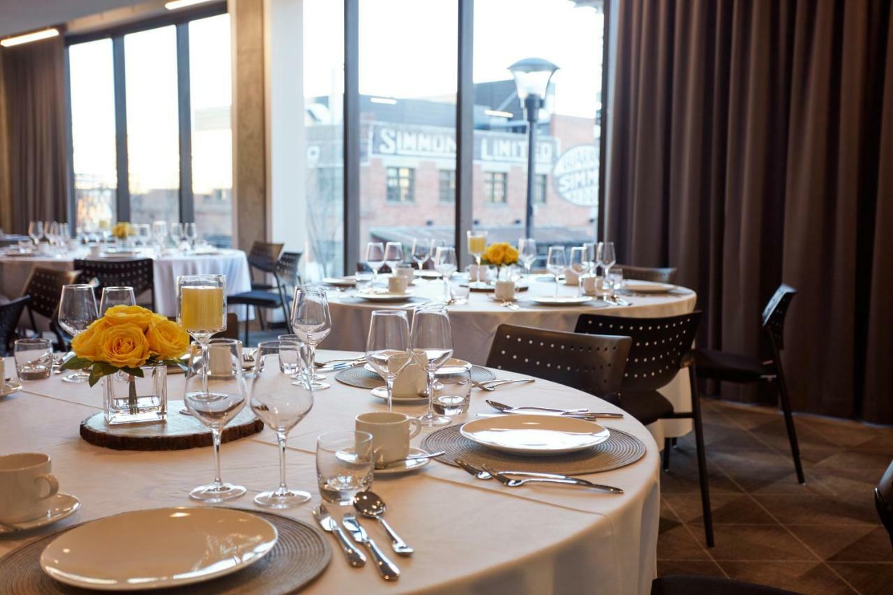 Alt Hotel Calgary East Village ภายนอก รูปภาพ