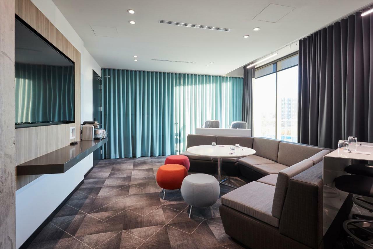 Alt Hotel Calgary East Village ภายนอก รูปภาพ